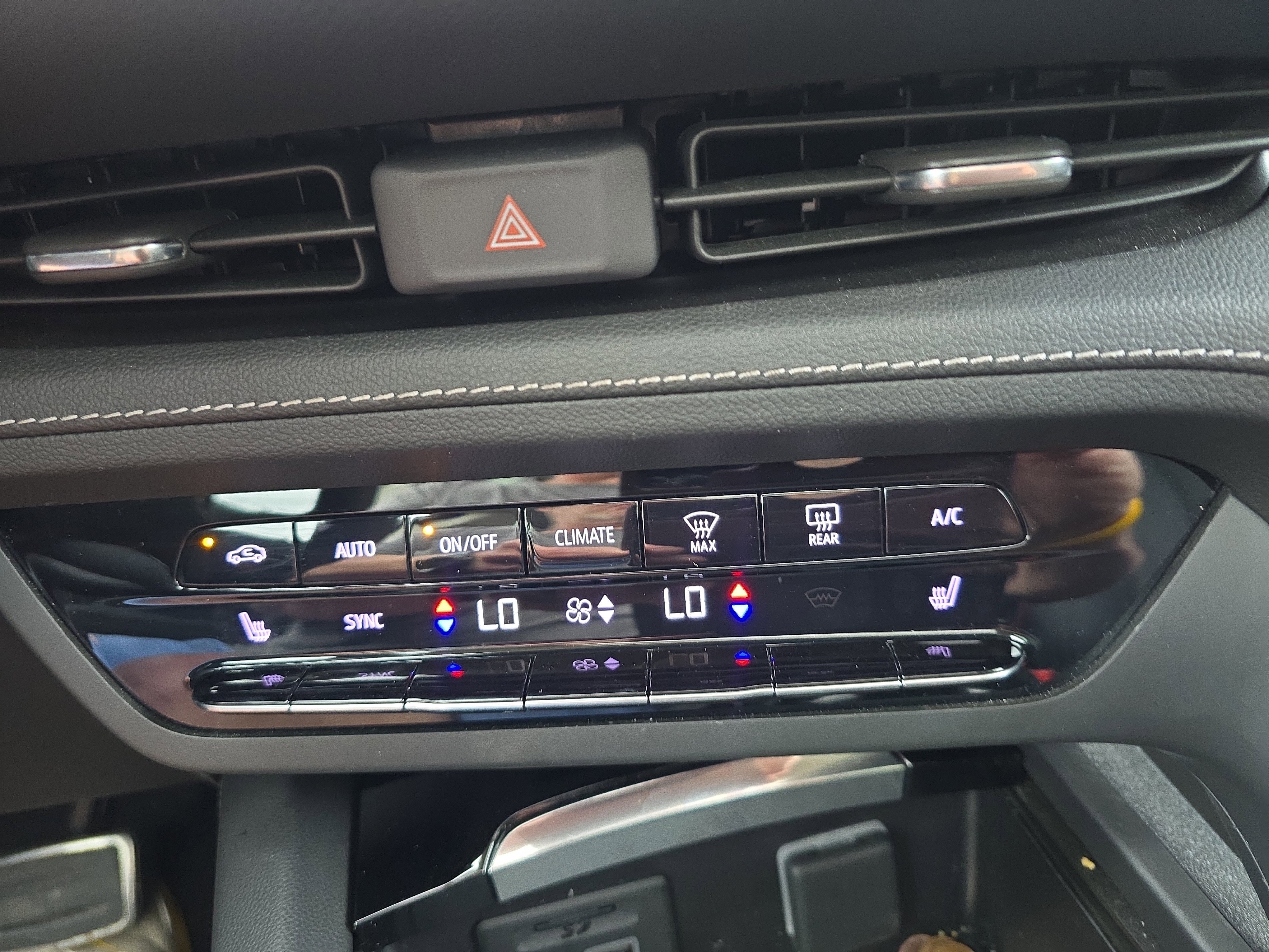 Used 2023 Buick Envision Essence w/ Technology Package I AWD/4WD image 27