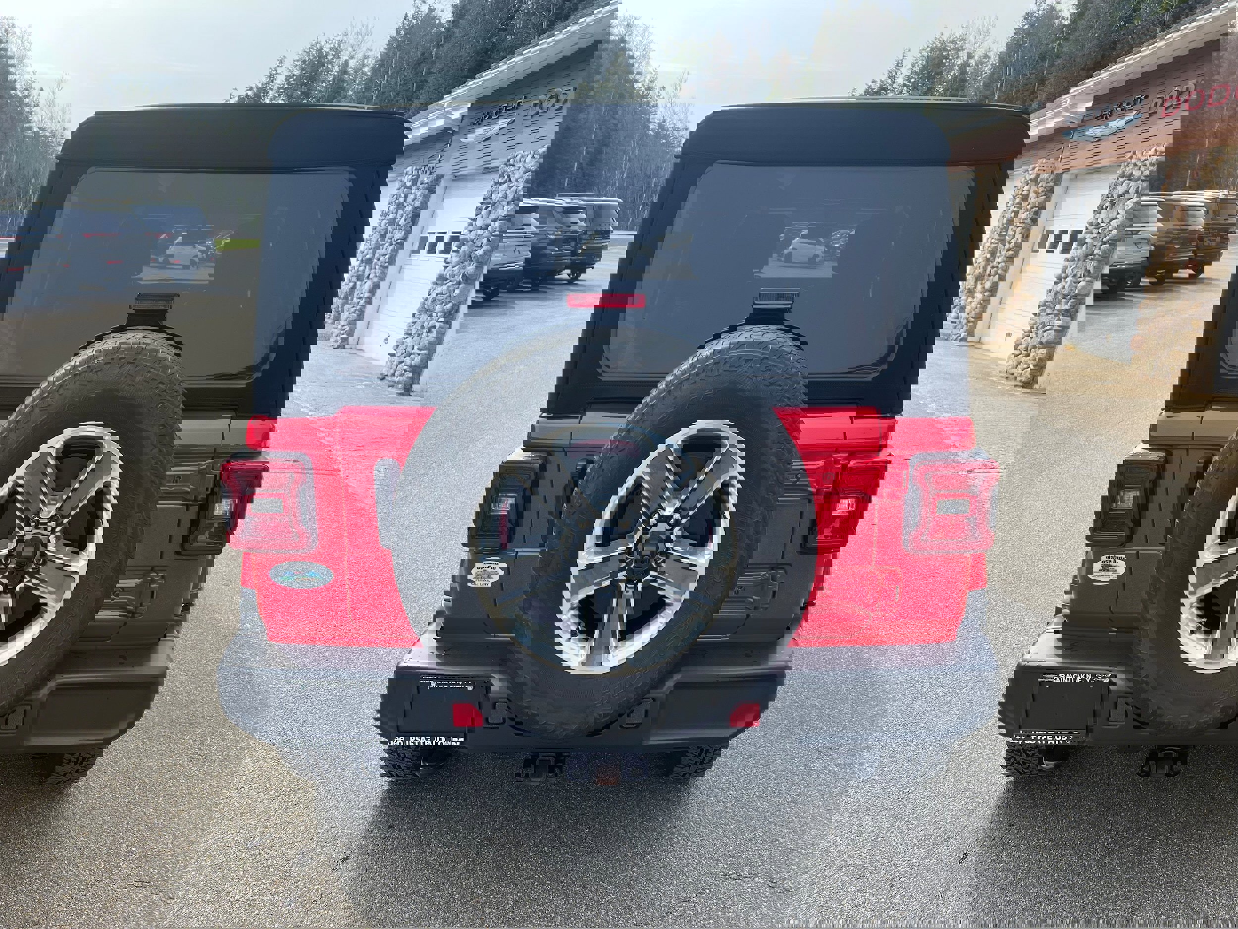 Used 2020 Jeep Wrangler Unlimited Sahara image 6