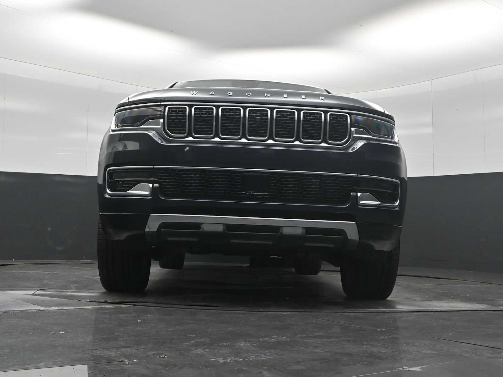 Used 2023 Jeep Wagoneer L Series III w/ Premium Group I AWD/4WD image 18
