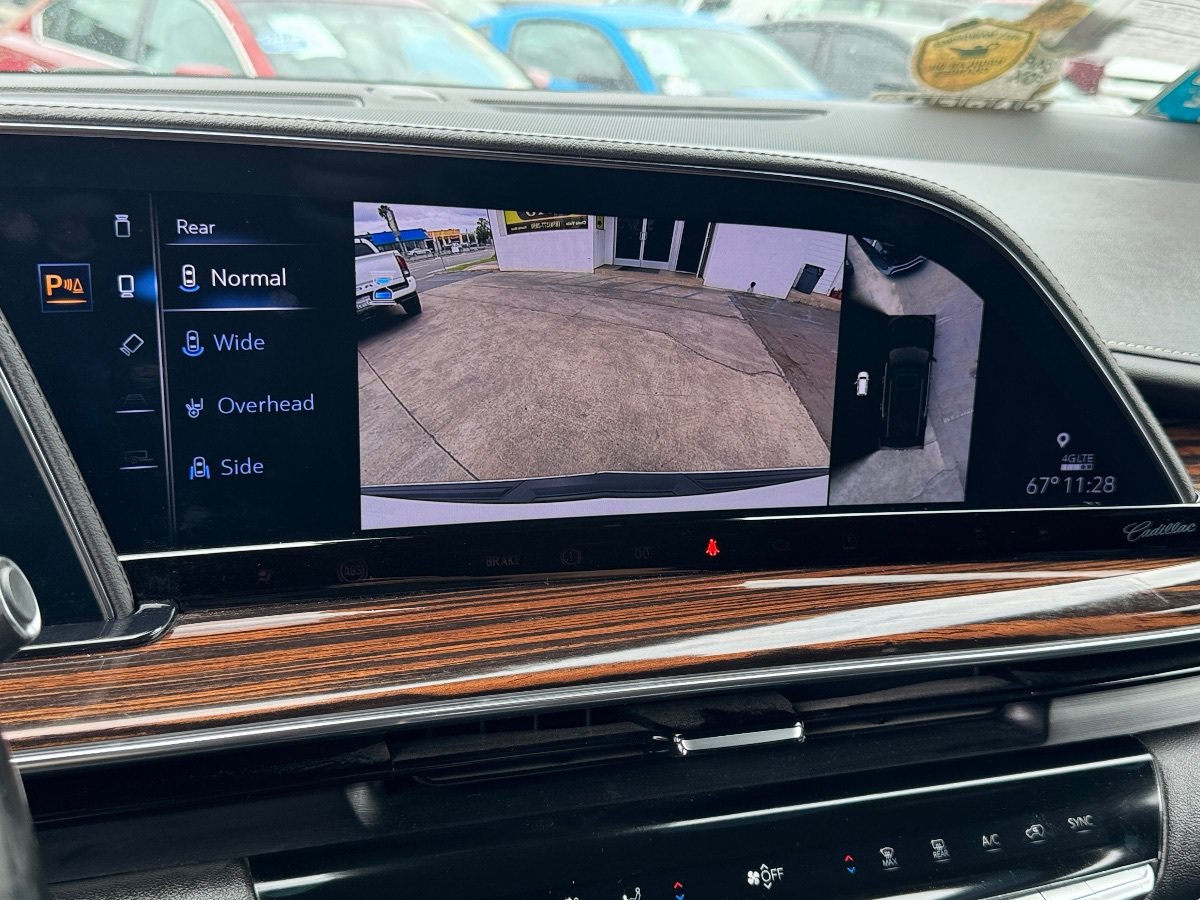 Used 2022 Cadillac Escalade Luxury AWD/4WD image 30