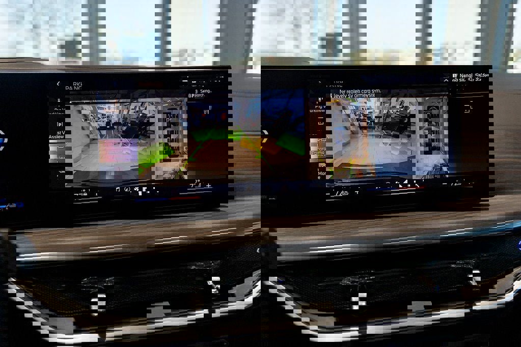 New 2026 BMW X5 xDrive50e image 31