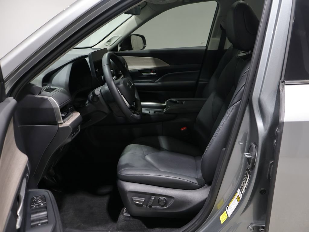 Certified 2025 Toyota Grand Highlander FWD image 11