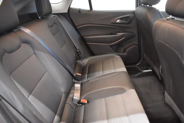 Used 2025 Chevrolet Trax LT FWD image 17