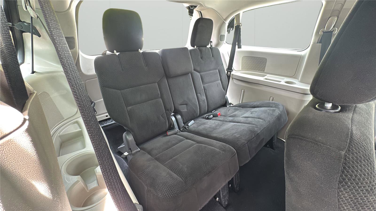 Used 2015 Dodge Grand Caravan American Value Package FWD image 15
