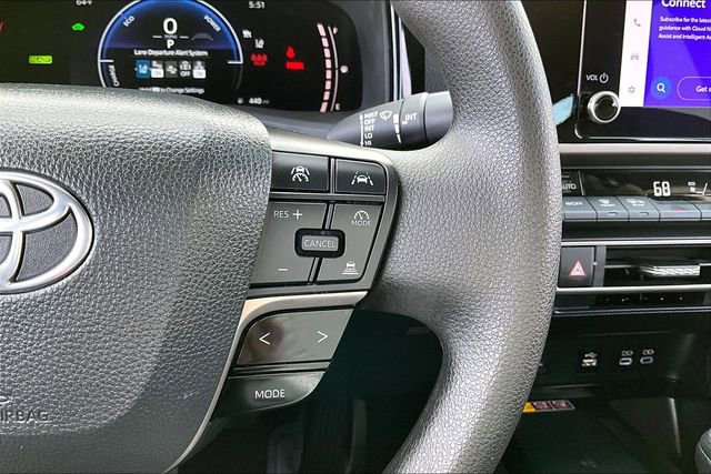 Used 2025 Toyota Camry LE image 12