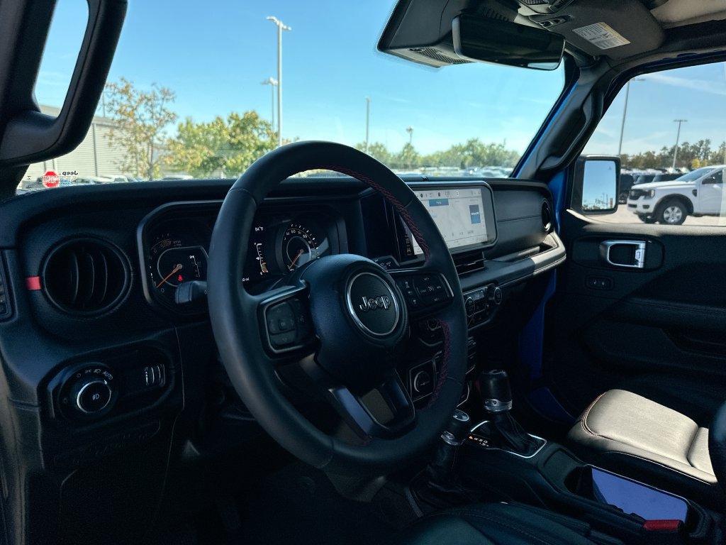 Used 2024 Jeep Wrangler Unlimited Rubicon AWD/4WD image 10