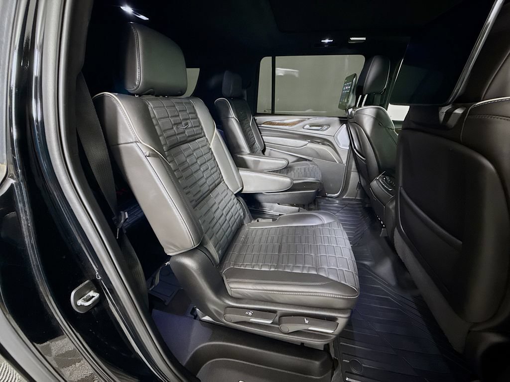 Used 2024 Cadillac Escalade ESV Sport Platinum w/ LPO, ONYX Package AWD/4WD image 30