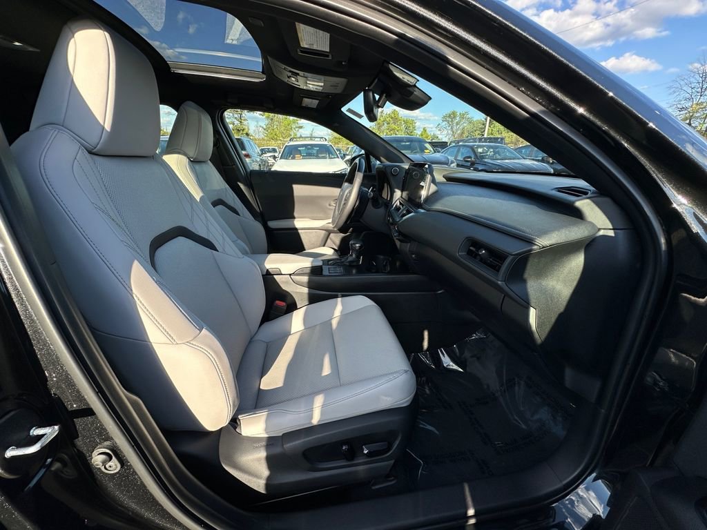 Used 2023 Lexus UX 250h FWD w/ Accessory Package (Z2) image 28