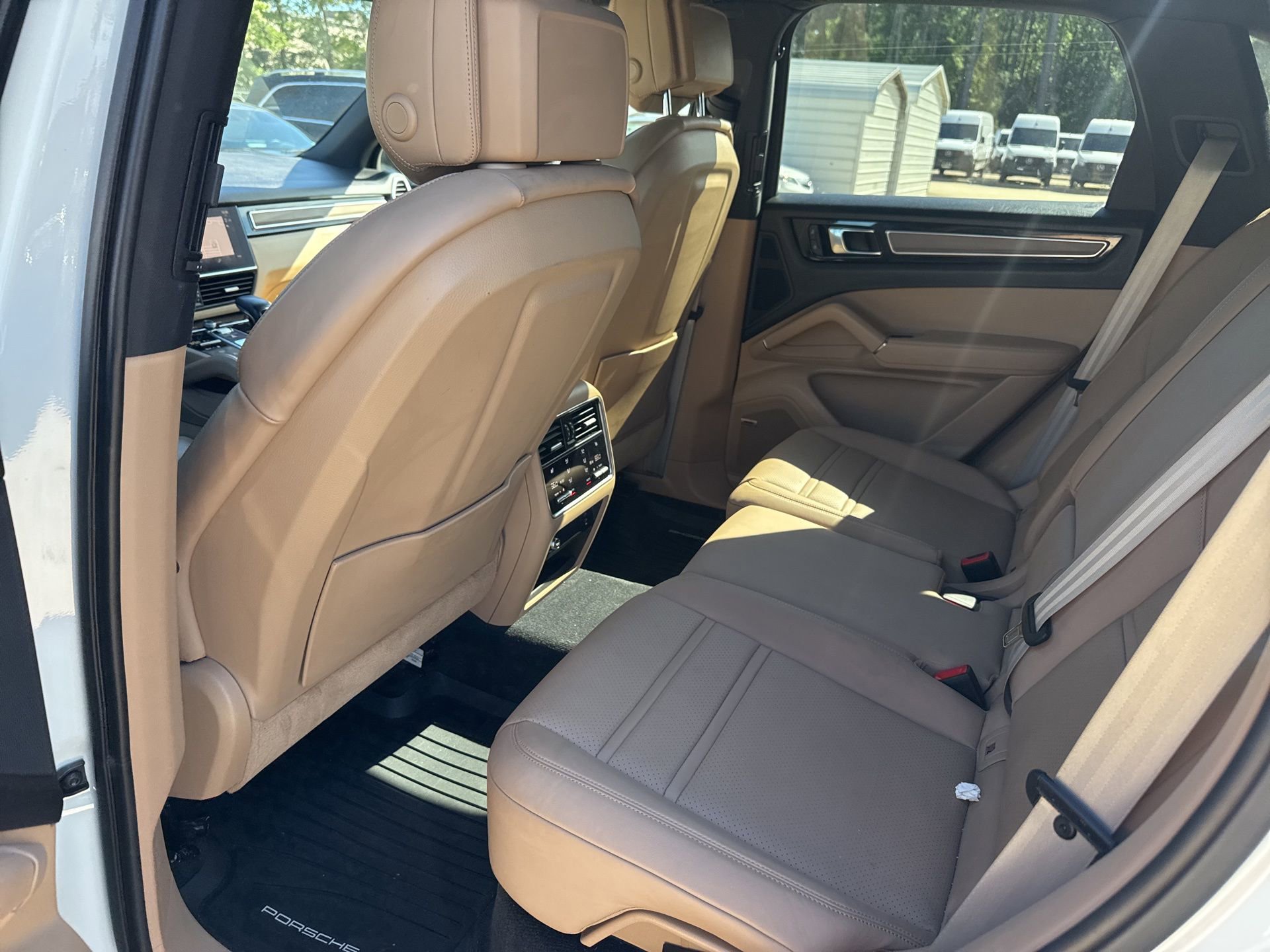 Used 2023 Porsche Cayenne Platinum Edition image 10