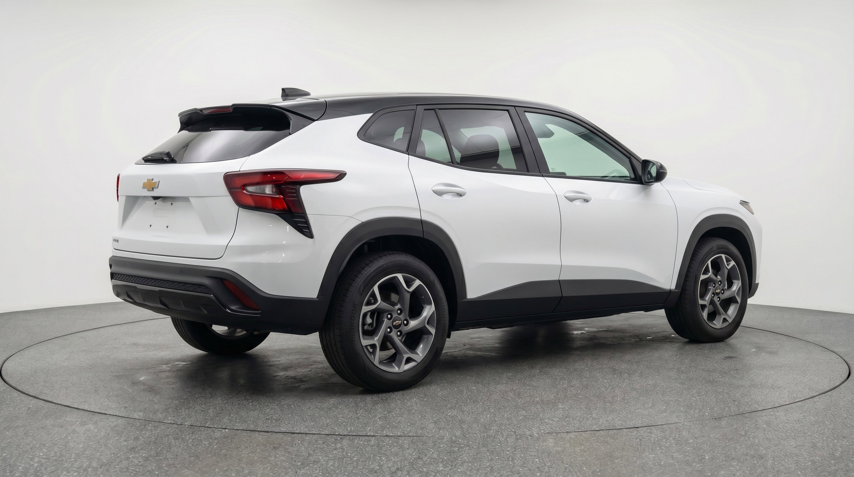 Used 2025 Chevrolet Trax LT FWD image 9