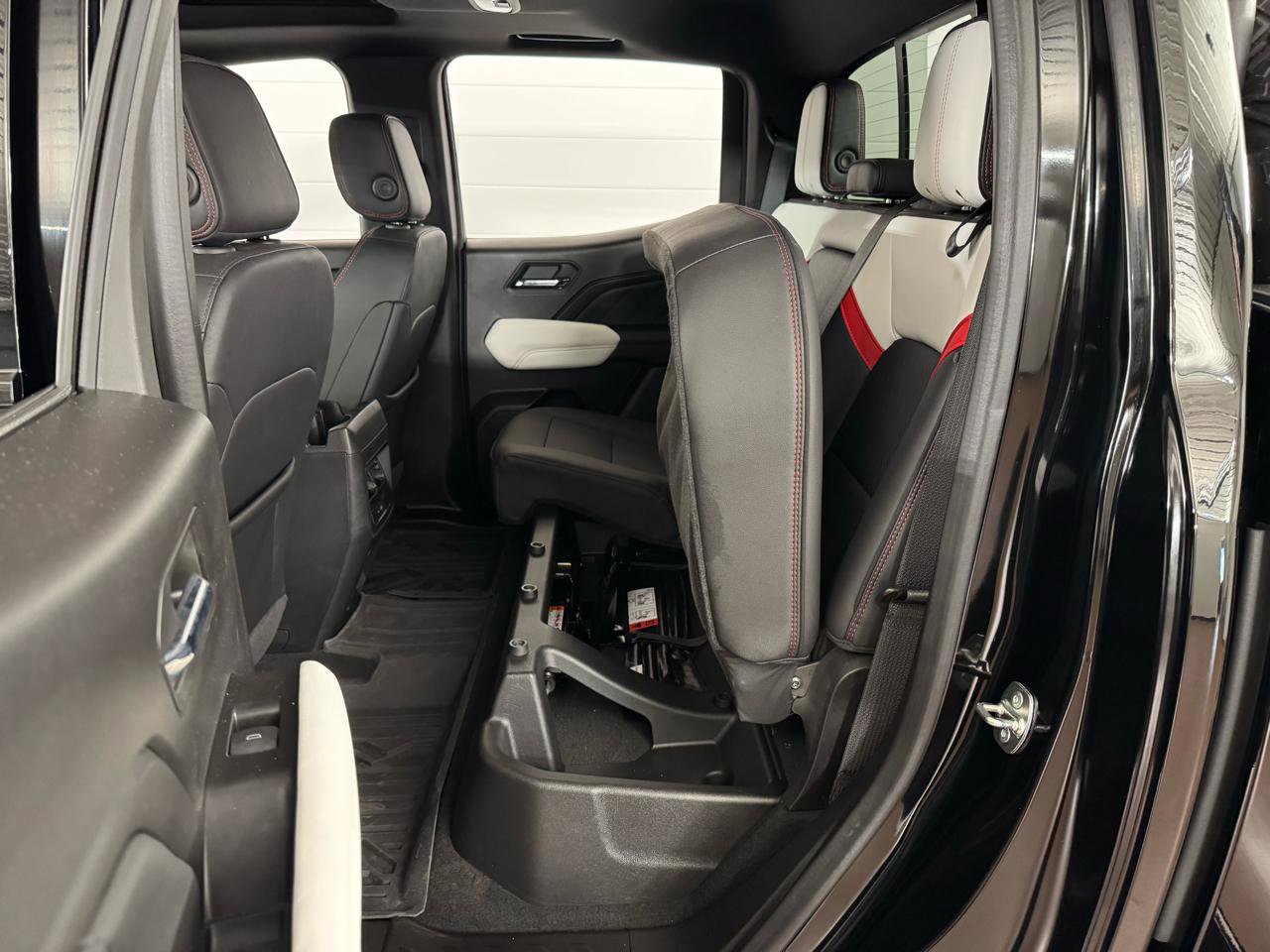 Used 2024 GMC Canyon AT4X w/ AT4X AEV Edition image 37