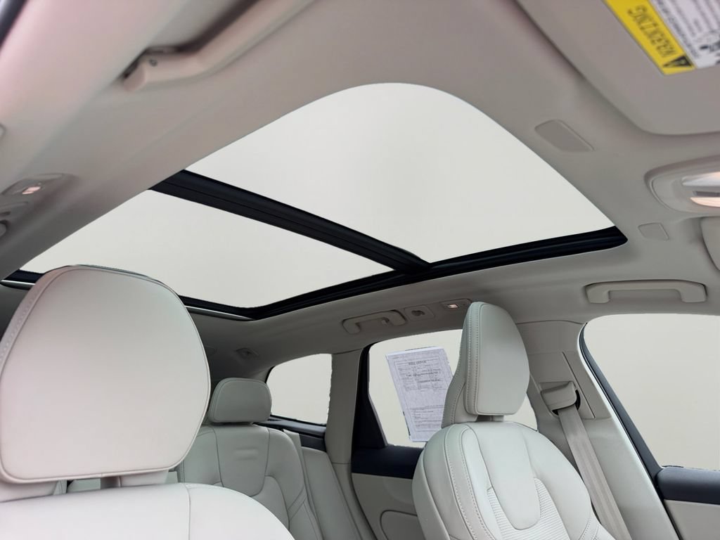 Certified 2026 Volvo XC60 B5 Ultra w/ Climate Package AWD/4WD image 7
