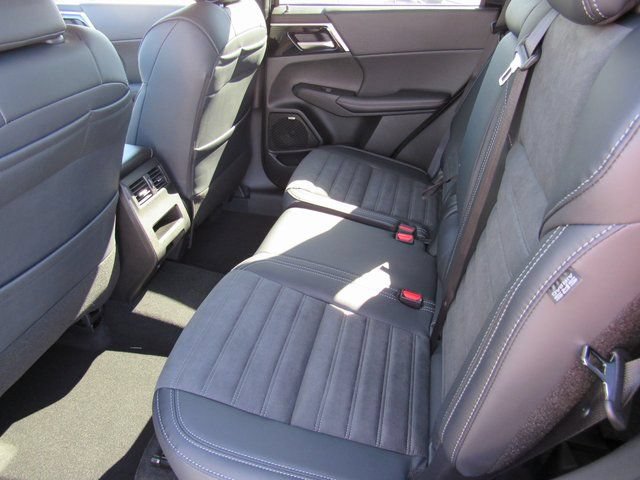 New 2026 Mitsubishi Outlander SE FWD image 8