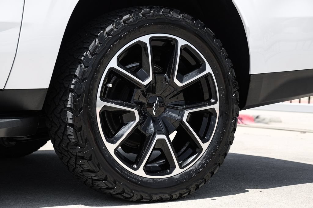 Used 2022 Chevrolet Suburban RST w/ Luxury Package RWD image 62