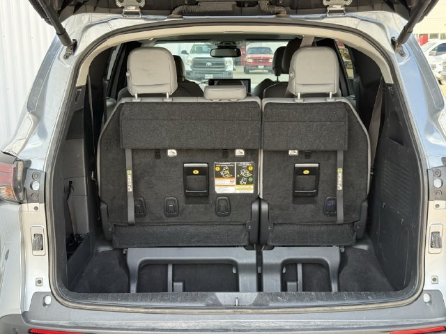 Used 2025 Toyota Sienna XLE FWD image 25