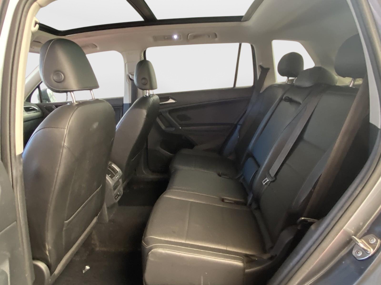 Used 2018 Volkswagen Tiguan SEL AWD/4WD image 16