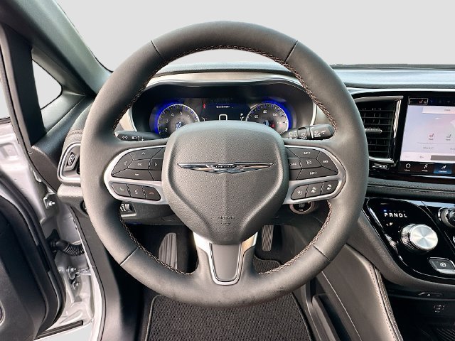 New 2026 Chrysler Pacifica Pinnacle FWD image 8