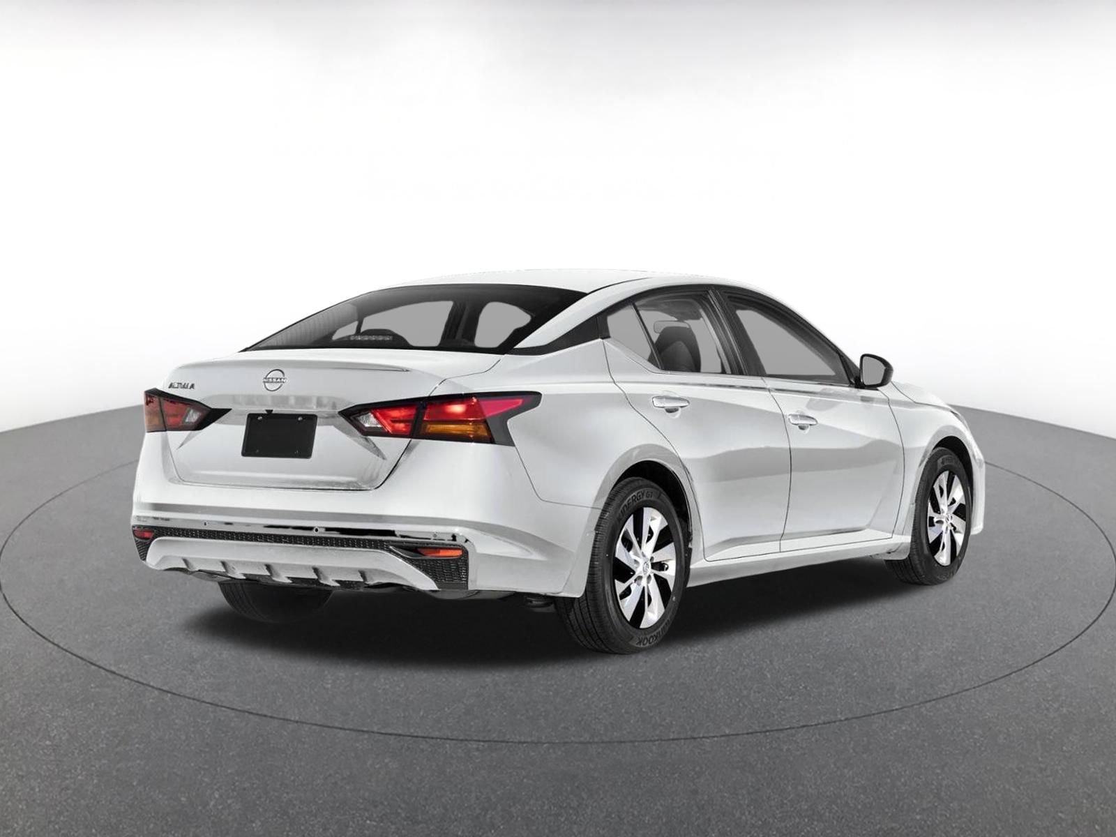 Used 2023 Nissan Altima 2.5 S FWD image 2