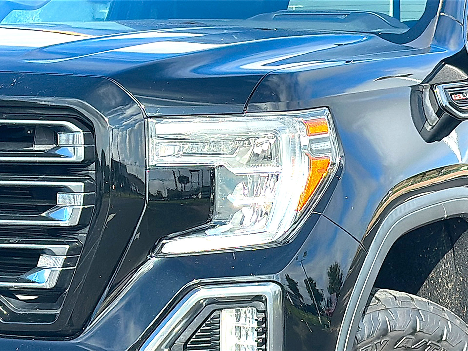 Used 2019 GMC Sierra 1500 AT4 w/ AT4 Premium Package AWD/4WD image 4