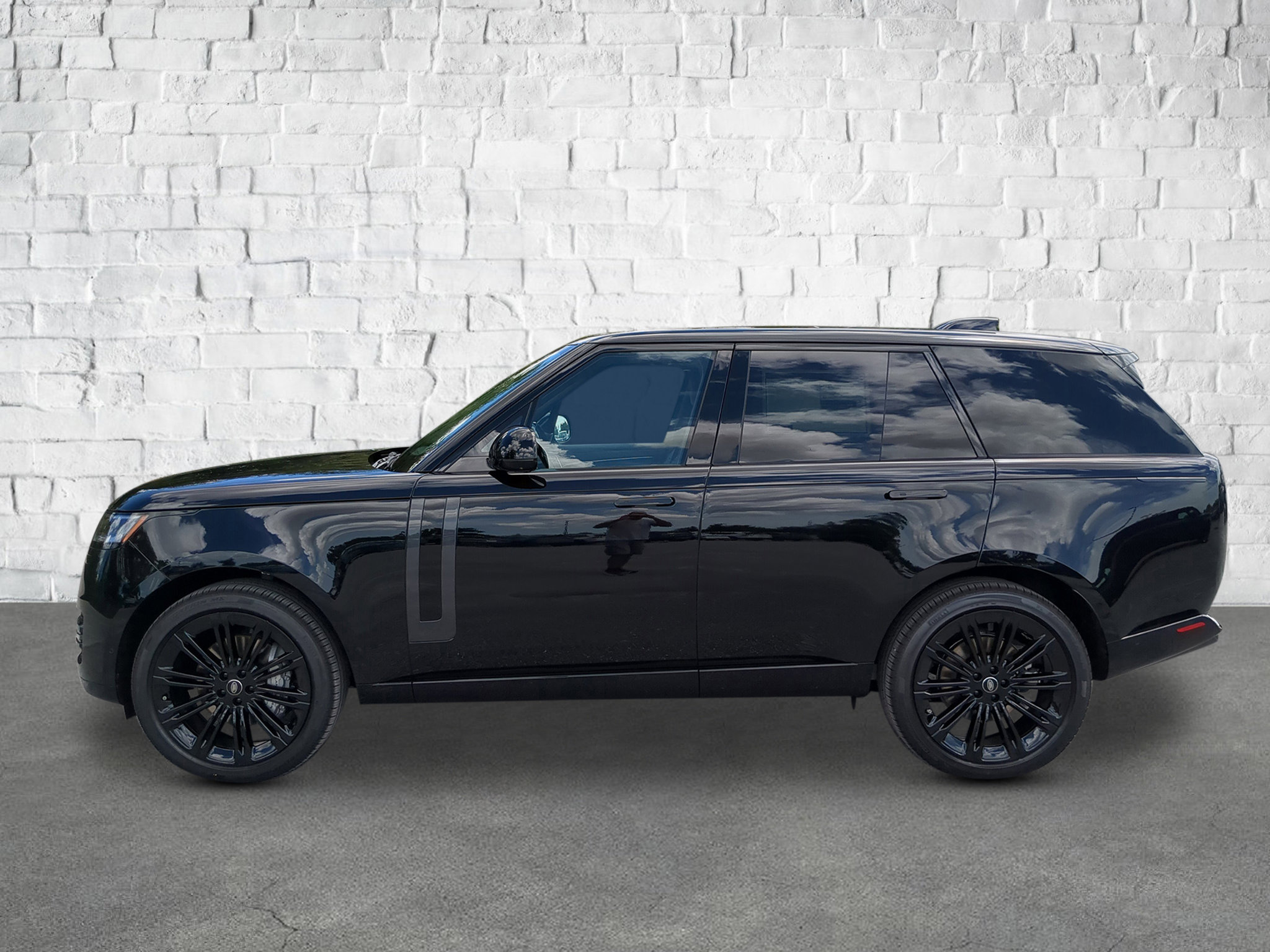 New 2025 Land Rover Range Rover SE image 3