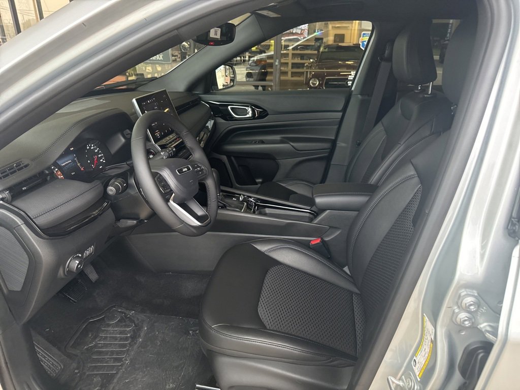 New 2026 Jeep Compass Latitude image 8