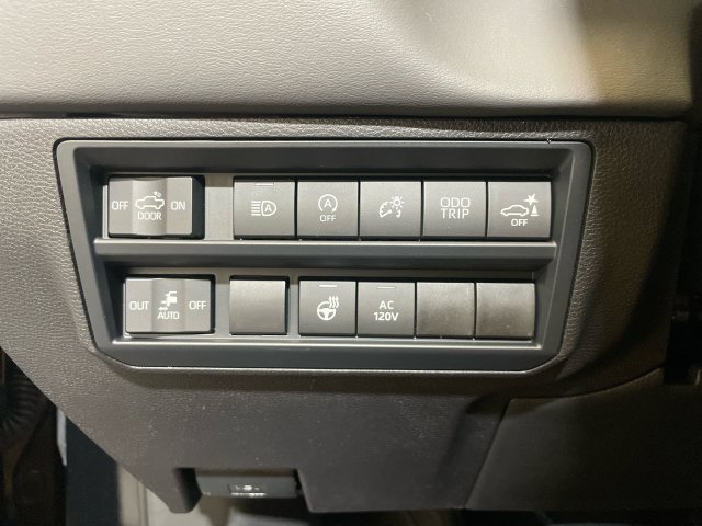 Used 2025 Toyota Tundra Platinum AWD/4WD image 21