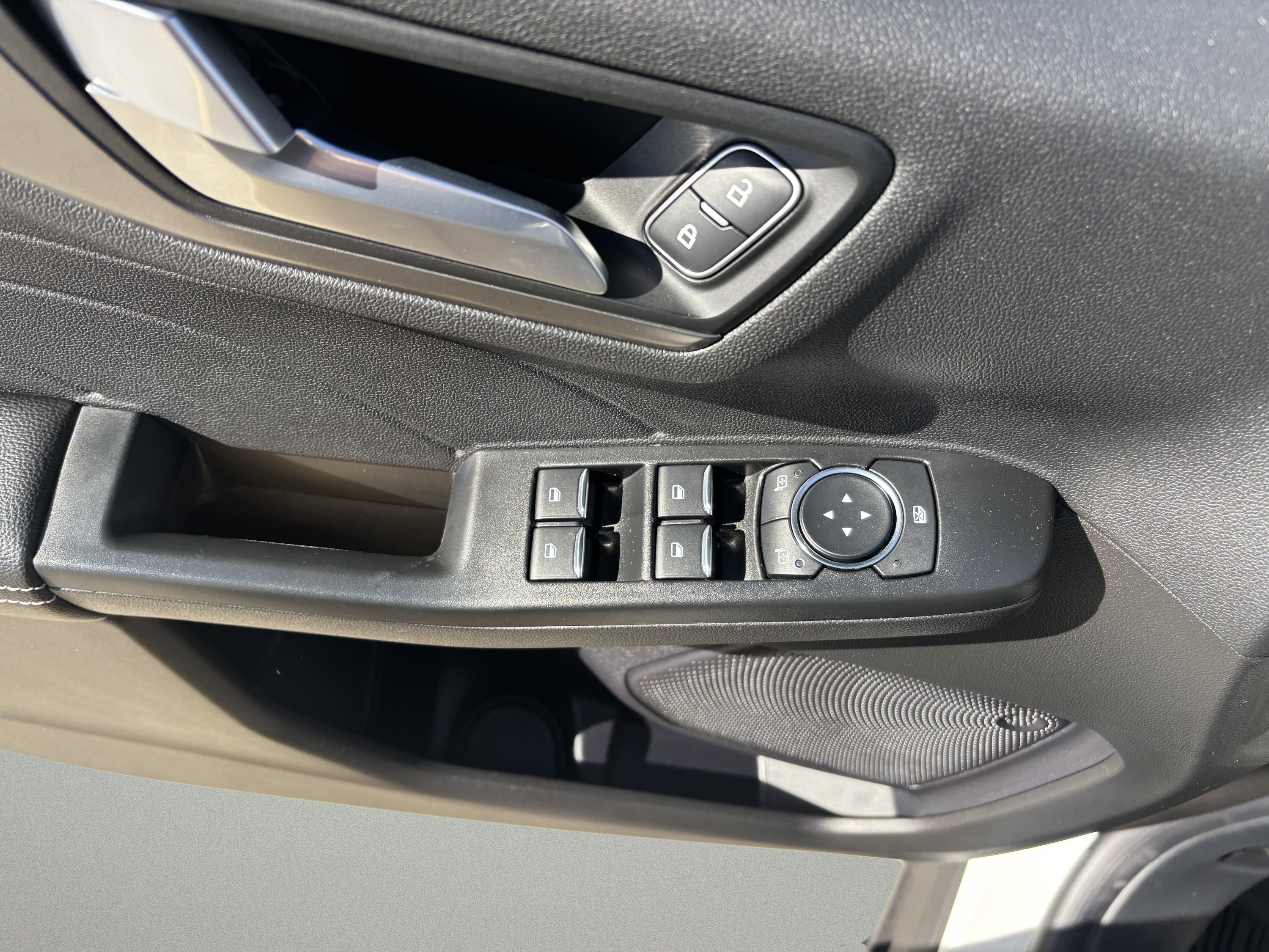 Used 2024 Ford Escape SE FWD image 30