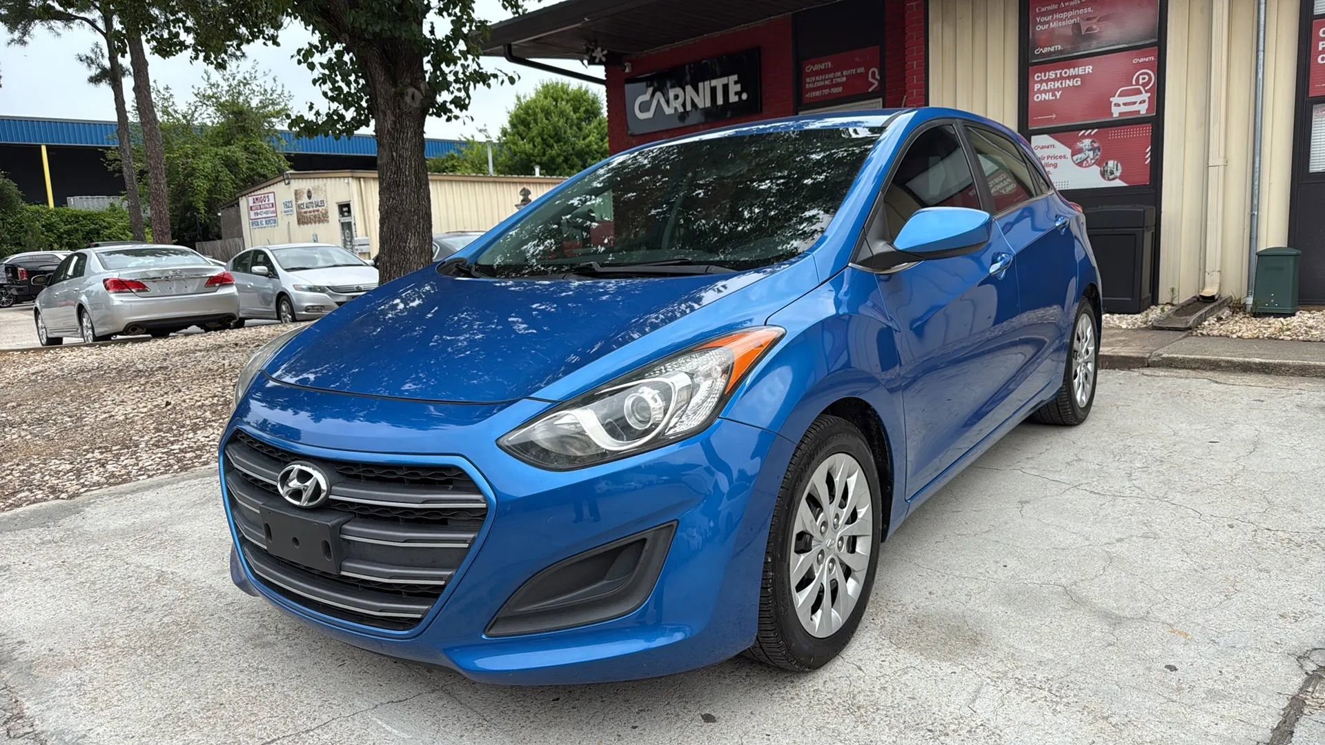 Used 2017 Hyundai Elantra GT FWD image 1