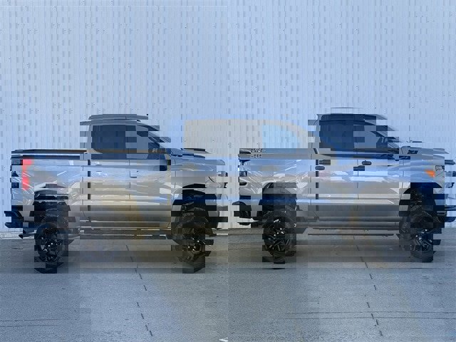 Used 2025 Chevrolet Silverado 1500 Custom Trail Boss w/ LPO, Dark Essentials Package image 3