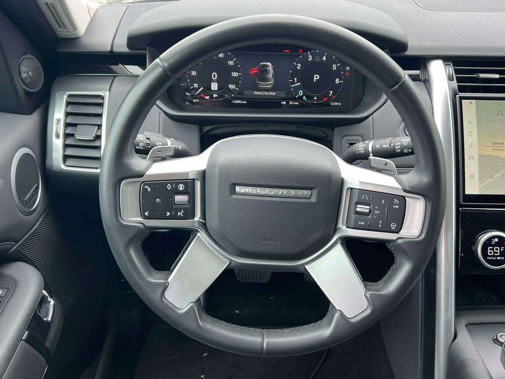 Used 2024 Land Rover Discovery S AWD/4WD image 13