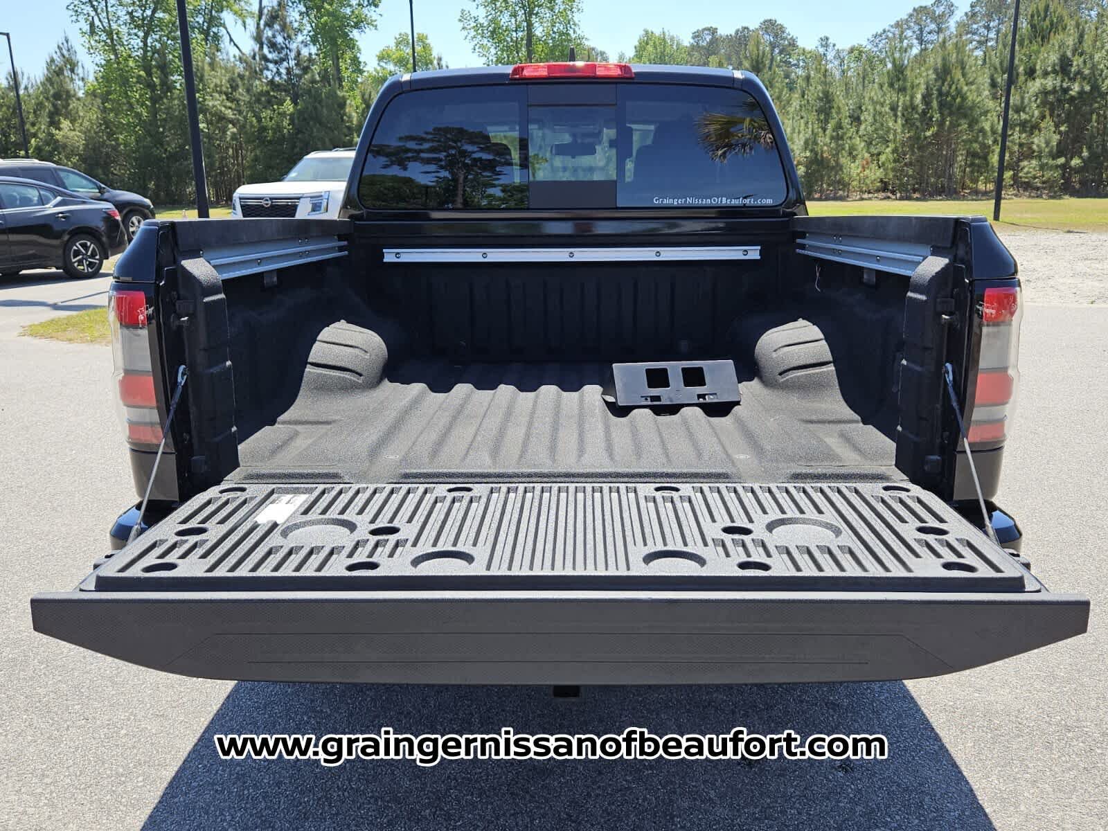 Used 2023 Nissan Frontier SV w/ SV Convenience Package image 6