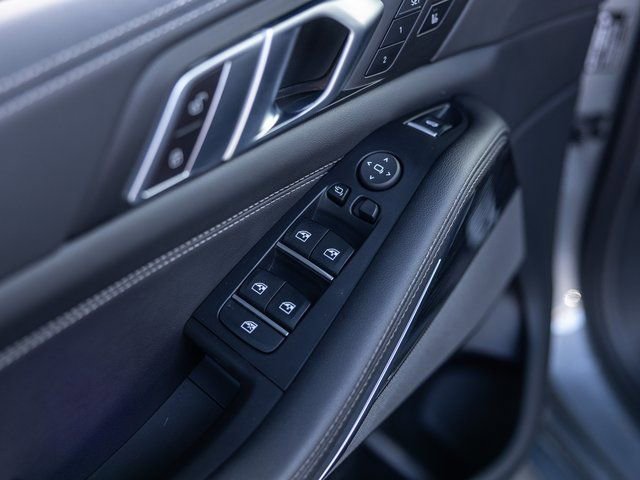 Used 2024 BMW X5 sDrive40i w/ M Sport Package image 33
