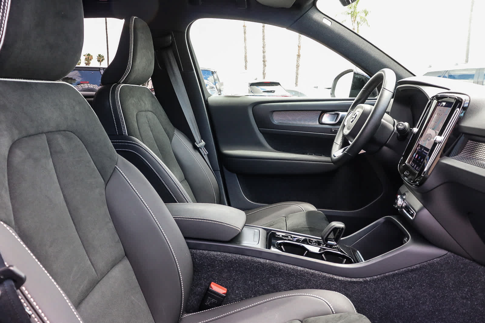 Used 2023 Volvo XC40 B5 Ultimate AWD/4WD image 25