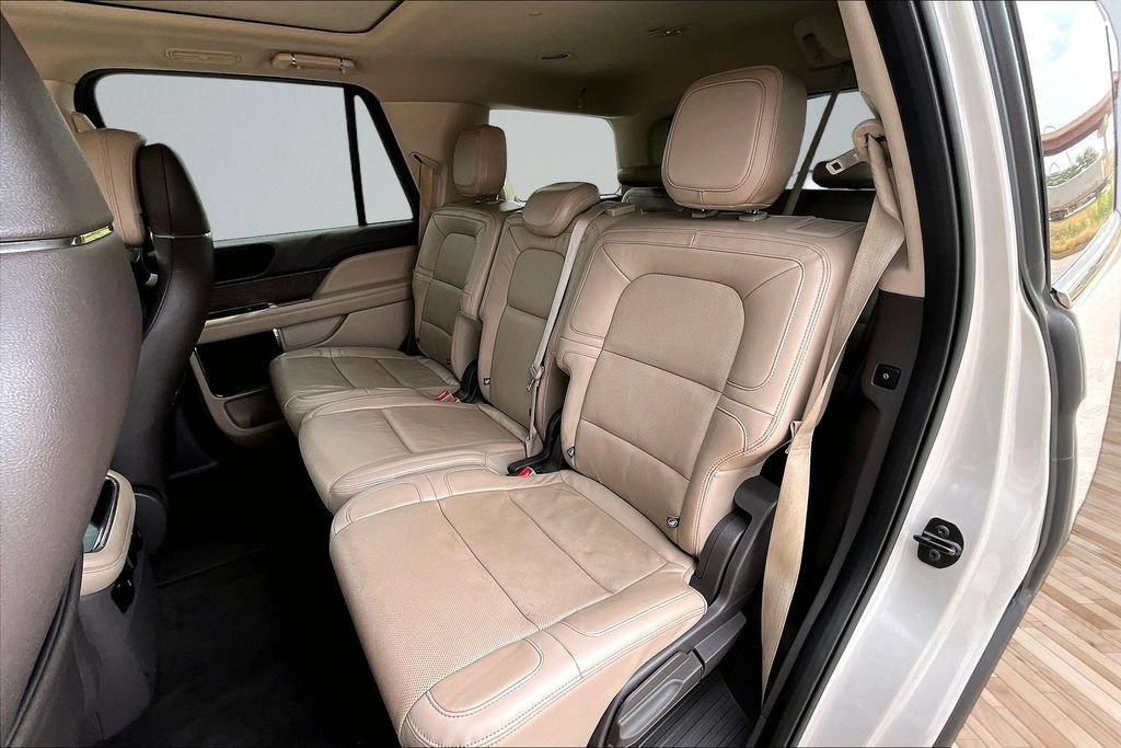 Used 2022 Lincoln Navigator Reserve AWD/4WD image 5