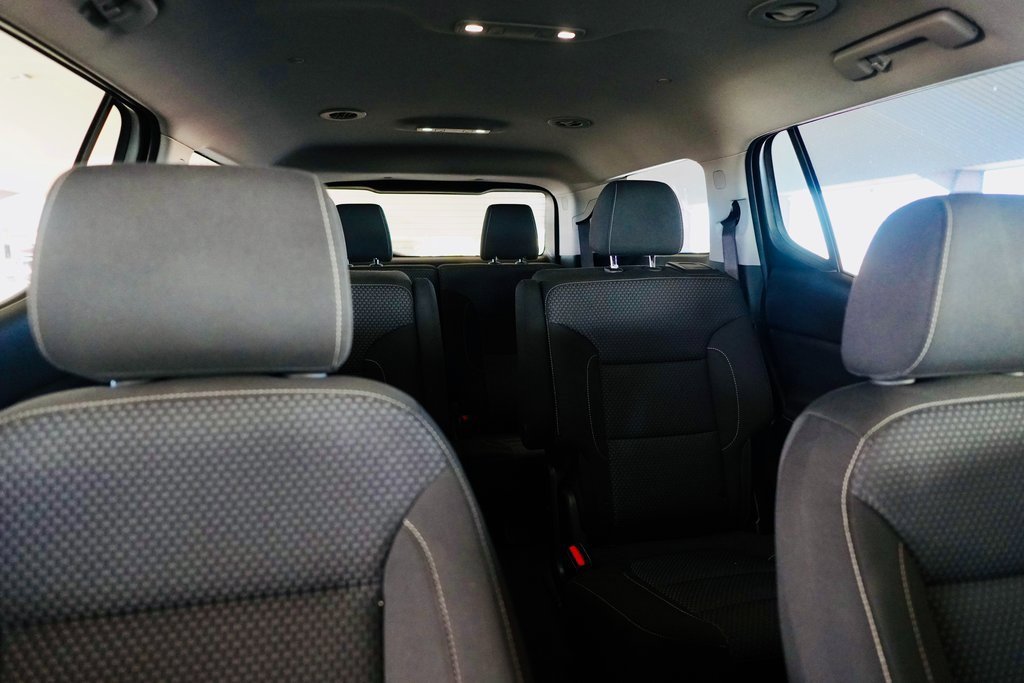 Used 2023 GMC Acadia SLE image 4