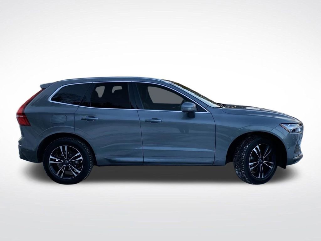 Used 2019 Volvo XC60 T5 Momentum w/ Premium Package image 2