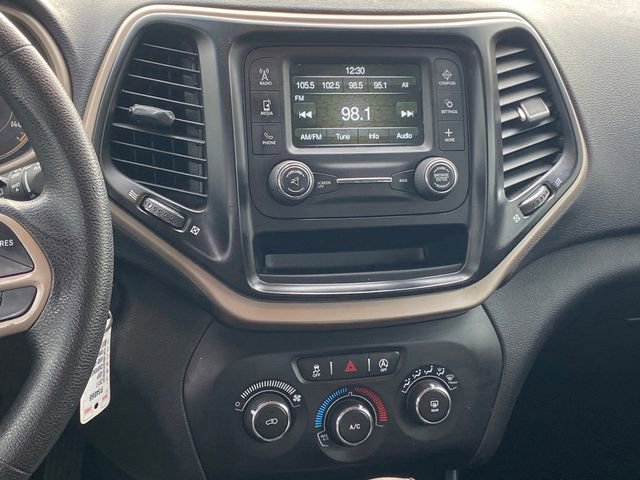 Used 2017 Jeep Cherokee Sport image 8