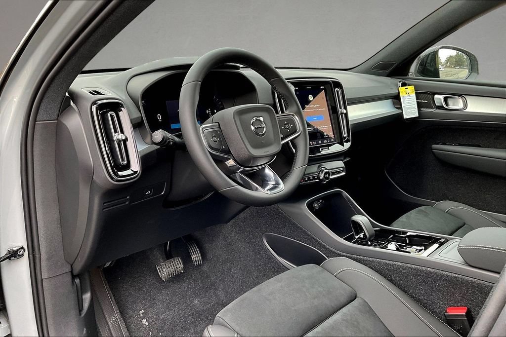 New 2026 Volvo XC40 B5 Ultra w/ Protection Package Premier AWD/4WD image 7