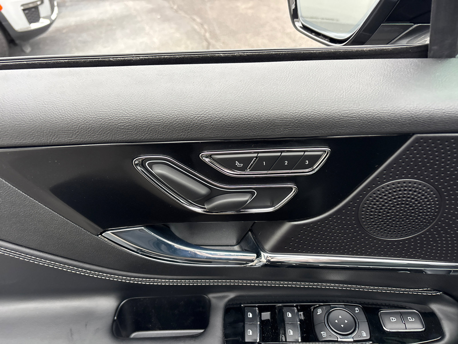 New 2026 Lincoln Corsair Premiere image 12