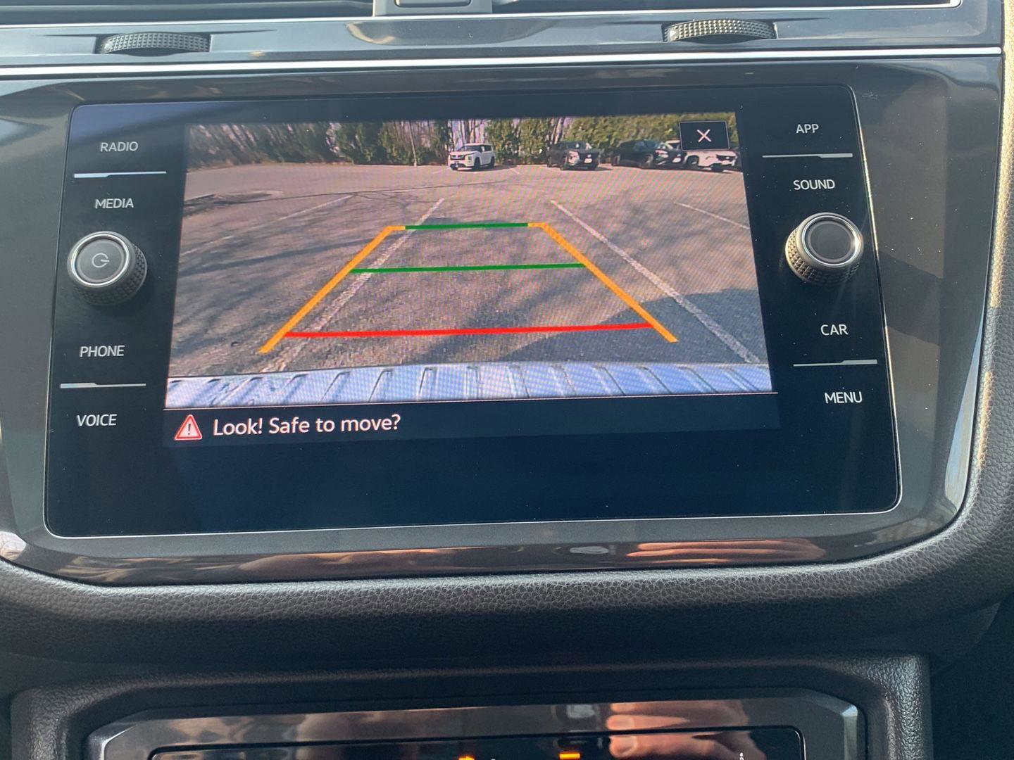 Used 2024 Volkswagen Tiguan SE w/ Panoramic Sunroof Package image 26