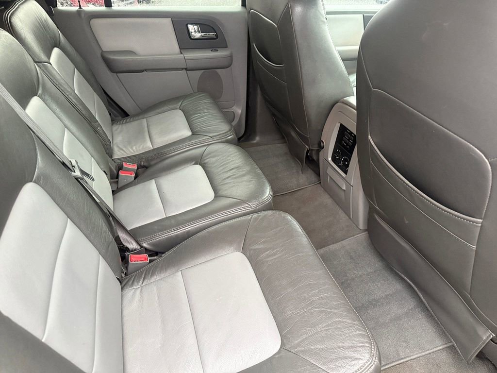 Used 2005 Ford Expedition XLT image 20