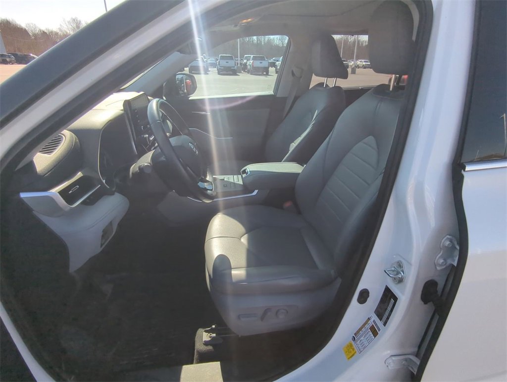 Used 2021 Toyota Highlander XLE image 17