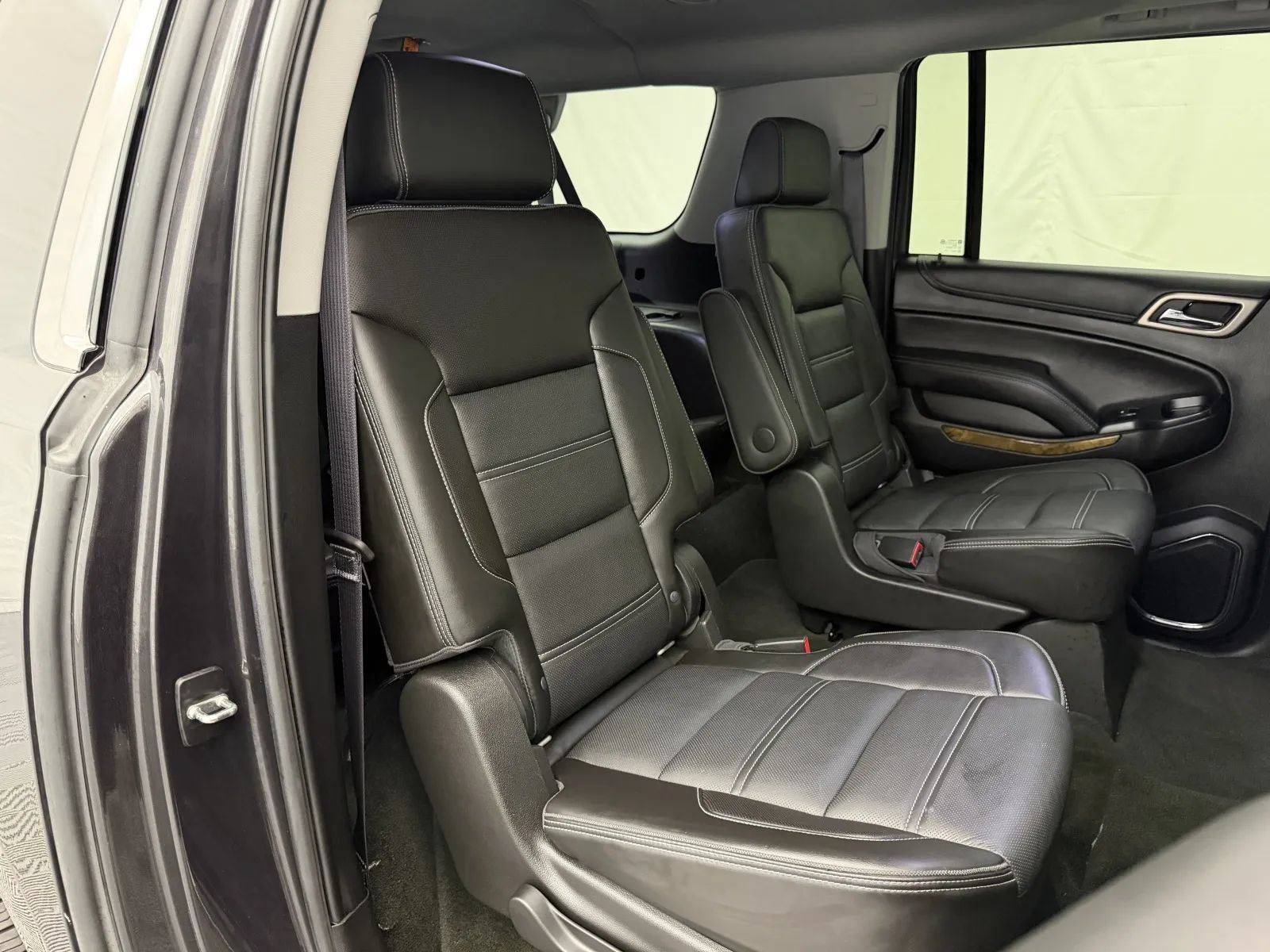Used 2017 GMC Yukon XL Denali w/ Open Road Package AWD/4WD image 34