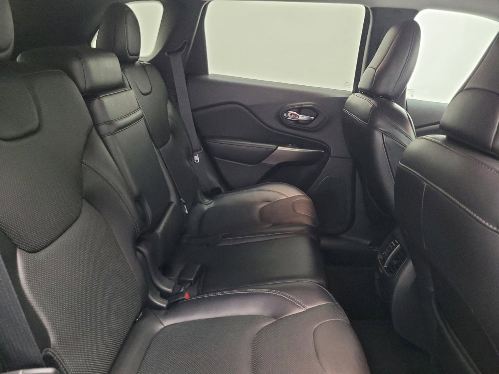 Used 2019 Jeep Cherokee Limited w/ Luxury Group FWD image 19
