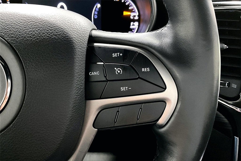 Used 2022 Jeep Grand Cherokee Laredo X image 13