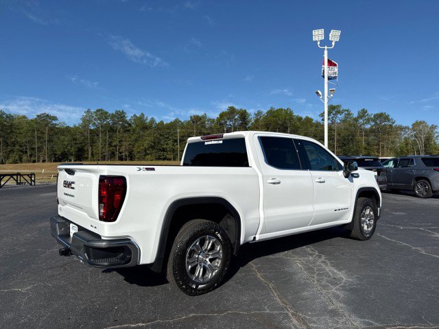 New 2026 GMC Sierra 1500 SLE image 3