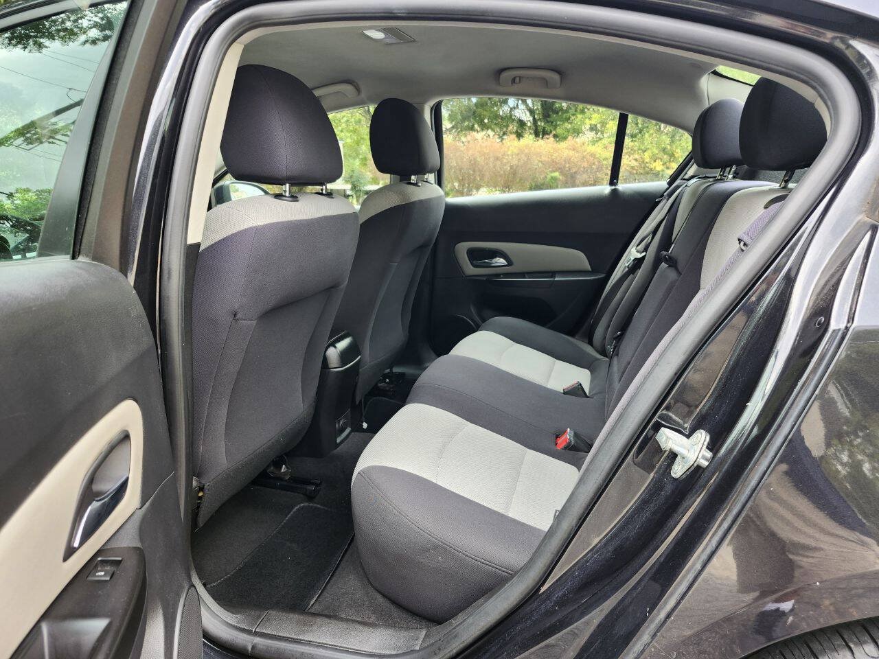 Used 2014 Chevrolet Cruze LS FWD image 5