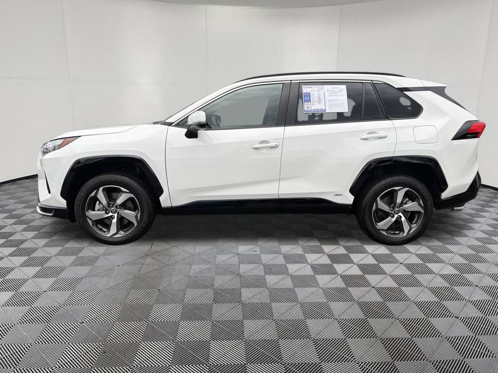 Used 2025 Toyota RAV4 SE AWD/4WD image 4