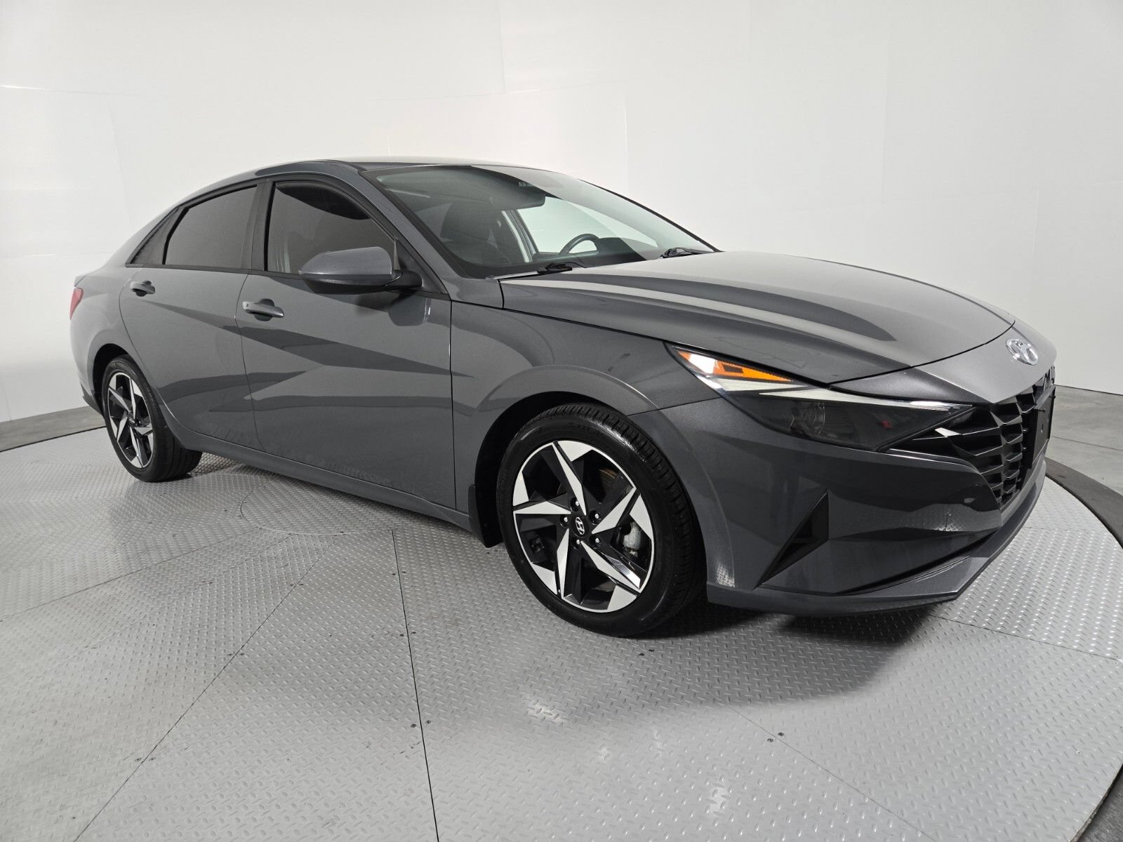 Used 2023 Hyundai Elantra SEL w/ Convenience Package FWD image 14