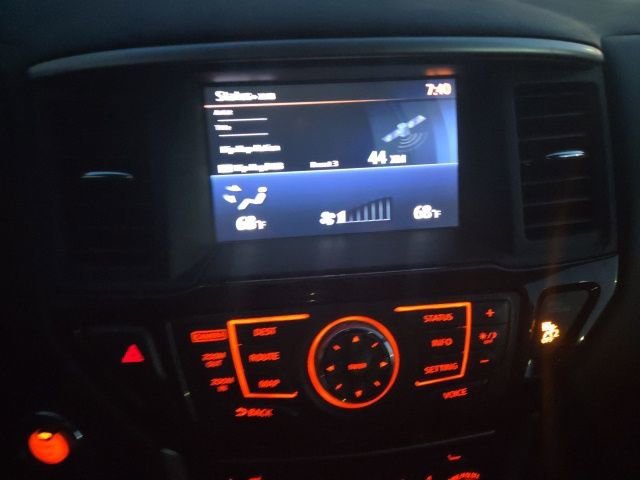 Used 2013 Nissan Pathfinder Platinum image 11